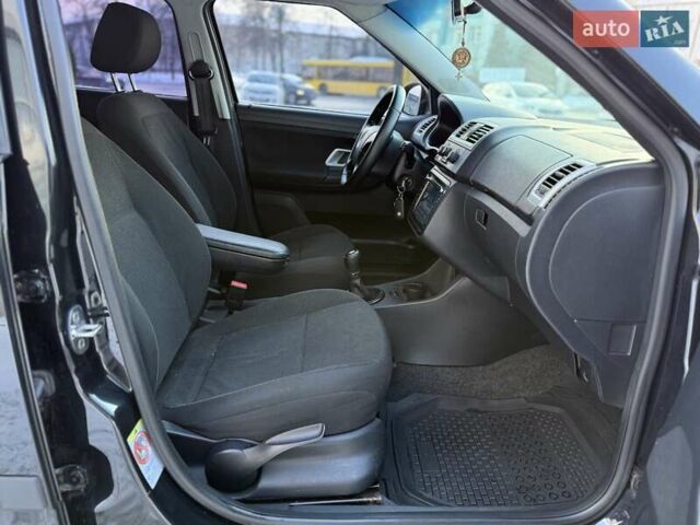 Черный Шкода Фабия, объемом двигателя 1.6 л и пробегом 272 тыс. км за 4300 $, фото 8 на Automoto.ua