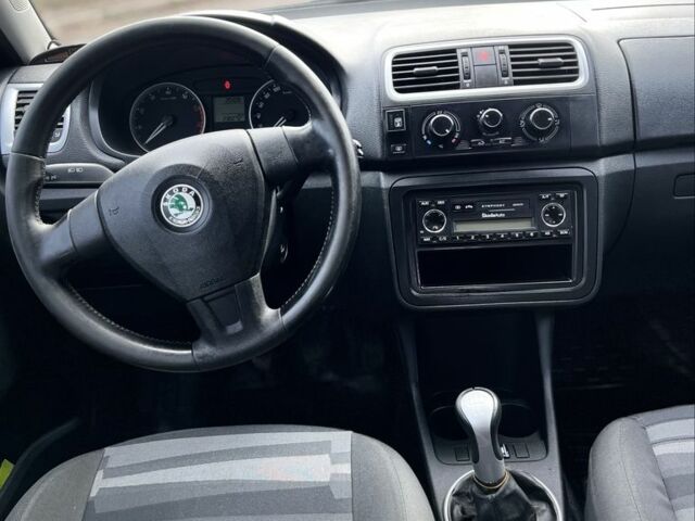 Черный Шкода Фабия, объемом двигателя 1.4 л и пробегом 230 тыс. км за 4400 $, фото 11 на Automoto.ua