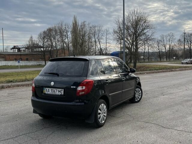 Черный Шкода Фабия, объемом двигателя 1.4 л и пробегом 230 тыс. км за 4400 $, фото 4 на Automoto.ua