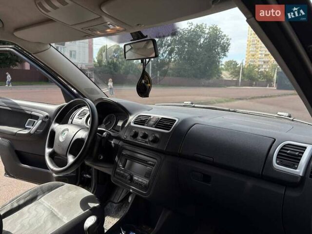 Черный Шкода Фабия, объемом двигателя 1.39 л и пробегом 238 тыс. км за 4300 $, фото 11 на Automoto.ua