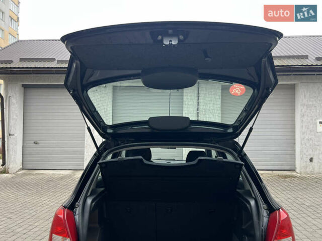 Черный Шкода Фабия, объемом двигателя 1.39 л и пробегом 215 тыс. км за 4790 $, фото 11 на Automoto.ua