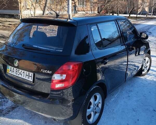 Черный Шкода Фабия, объемом двигателя 1.6 л и пробегом 160 тыс. км за 5600 $, фото 3 на Automoto.ua