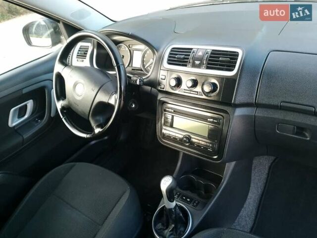 Черный Шкода Фабия, объемом двигателя 1.4 л и пробегом 135 тыс. км за 5500 $, фото 20 на Automoto.ua