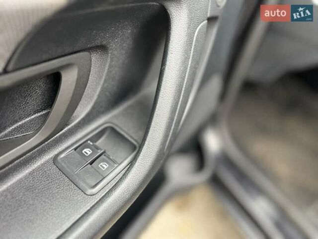 Черный Шкода Фабия, объемом двигателя 1.4 л и пробегом 208 тыс. км за 5300 $, фото 12 на Automoto.ua