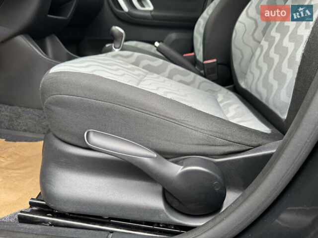 Черный Шкода Фабия, объемом двигателя 1.39 л и пробегом 167 тыс. км за 6450 $, фото 17 на Automoto.ua