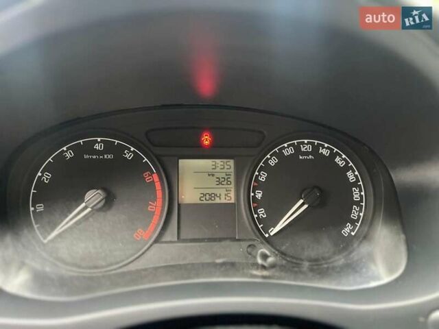Черный Шкода Фабия, объемом двигателя 1.4 л и пробегом 208 тыс. км за 5300 $, фото 11 на Automoto.ua