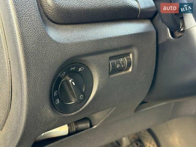 Черный Шкода Фабия, объемом двигателя 1.4 л и пробегом 203 тыс. км за 4940 $, фото 10 на Automoto.ua