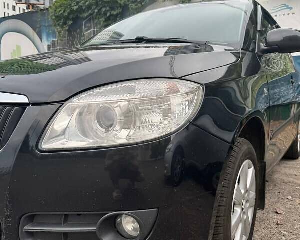 Черный Шкода Фабия, объемом двигателя 1.6 л и пробегом 114 тыс. км за 6100 $, фото 2 на Automoto.ua