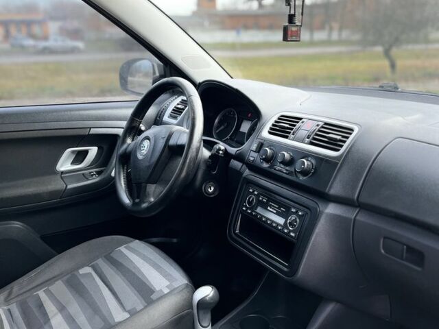 Черный Шкода Фабия, объемом двигателя 1.4 л и пробегом 230 тыс. км за 4400 $, фото 8 на Automoto.ua