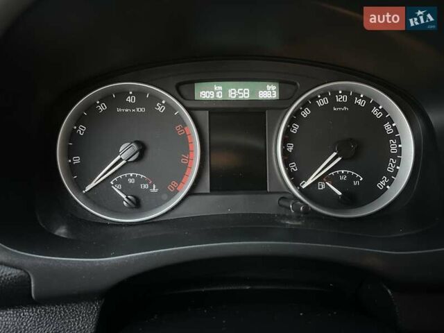 Черный Шкода Фабия, объемом двигателя 1.6 л и пробегом 190 тыс. км за 6500 $, фото 12 на Automoto.ua