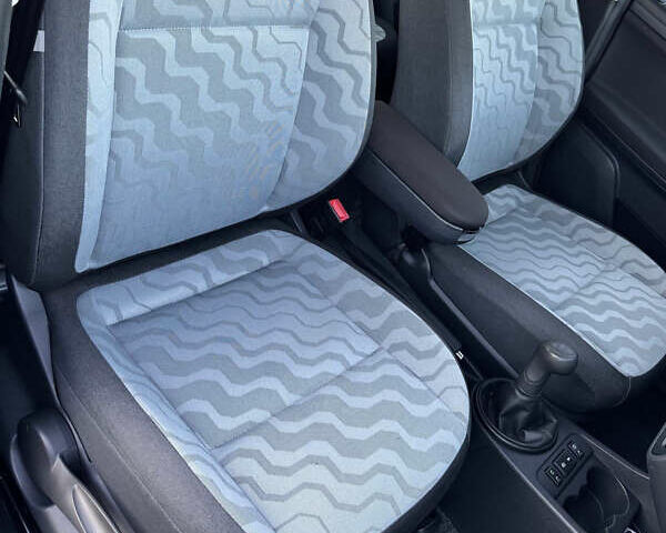 Чорний Шкода Фабія, об'ємом двигуна 1.4 л та пробігом 204 тис. км за 5900 $, фото 17 на Automoto.ua