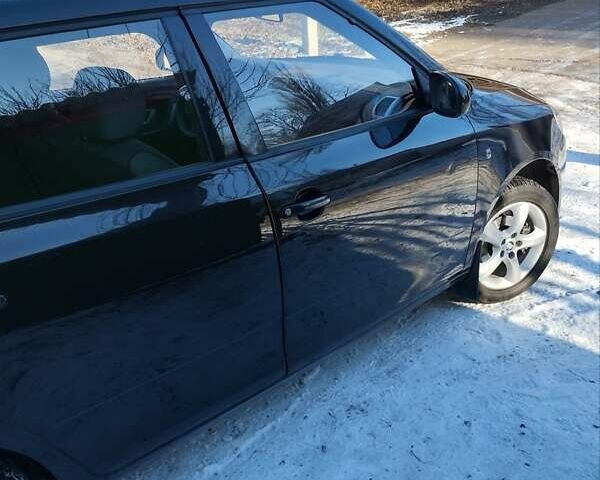 Черный Шкода Фабия, объемом двигателя 1.6 л и пробегом 160 тыс. км за 5600 $, фото 2 на Automoto.ua