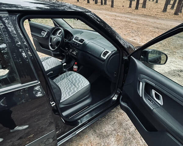 Черный Шкода Фабия, объемом двигателя 1.4 л и пробегом 200 тыс. км за 5600 $, фото 39 на Automoto.ua
