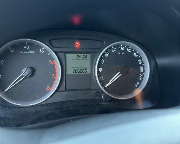 Чорний Шкода Фабія, об'ємом двигуна 1.6 л та пробігом 206 тис. км за 5500 $, фото 8 на Automoto.ua