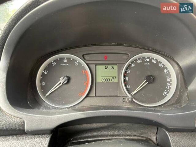 Черный Шкода Фабия, объемом двигателя 1.39 л и пробегом 238 тыс. км за 4300 $, фото 36 на Automoto.ua