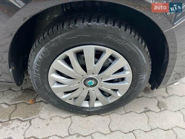 Черный Шкода Фабия, объемом двигателя 1.4 л и пробегом 208 тыс. км за 5300 $, фото 1 на Automoto.ua