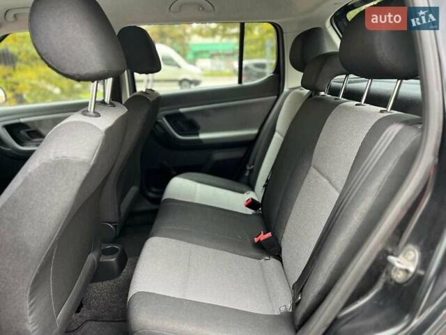 Черный Шкода Фабия, объемом двигателя 1.4 л и пробегом 208 тыс. км за 5300 $, фото 14 на Automoto.ua