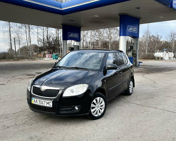 Черный Шкода Фабия, объемом двигателя 1.4 л и пробегом 230 тыс. км за 4400 $, фото 12 на Automoto.ua