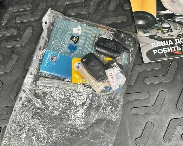 Черный Шкода Фабия, объемом двигателя 1.6 л и пробегом 114 тыс. км за 6100 $, фото 9 на Automoto.ua