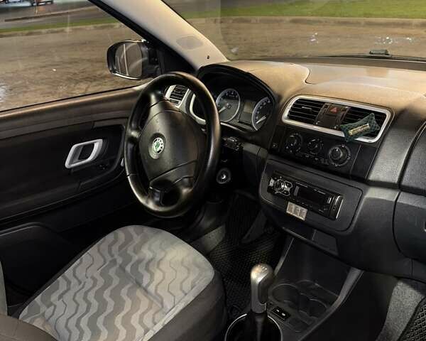 Черный Шкода Фабия, объемом двигателя 1.39 л и пробегом 185 тыс. км за 4500 $, фото 7 на Automoto.ua