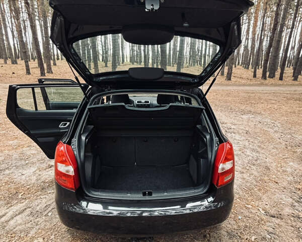 Черный Шкода Фабия, объемом двигателя 1.4 л и пробегом 200 тыс. км за 5600 $, фото 37 на Automoto.ua