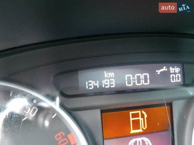 Черный Шкода Фабия, объемом двигателя 1.4 л и пробегом 135 тыс. км за 5500 $, фото 7 на Automoto.ua