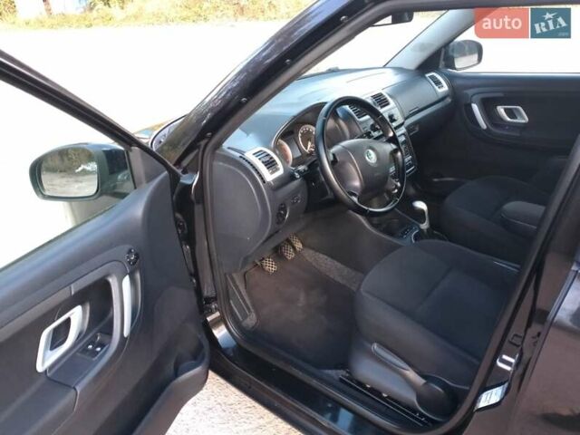 Черный Шкода Фабия, объемом двигателя 1.4 л и пробегом 135 тыс. км за 5500 $, фото 2 на Automoto.ua