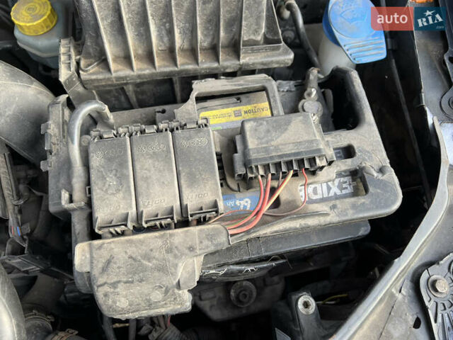 Черный Шкода Фабия, объемом двигателя 1.2 л и пробегом 272 тыс. км за 4200 $, фото 27 на Automoto.ua