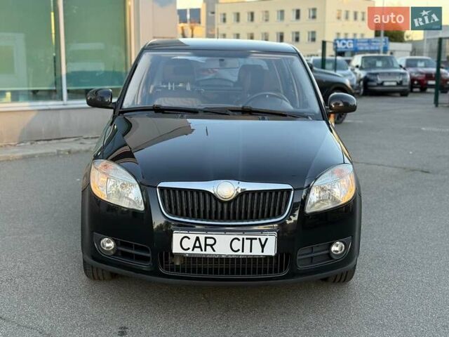 Черный Шкода Фабия, объемом двигателя 1.39 л и пробегом 186 тыс. км за 5500 $, фото 1 на Automoto.ua