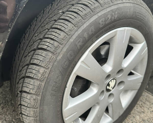 Черный Шкода Фабия, объемом двигателя 1.6 л и пробегом 110 тыс. км за 6400 $, фото 3 на Automoto.ua