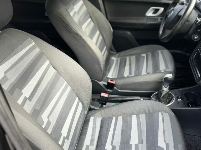 Черный Шкода Фабия, объемом двигателя 1.4 л и пробегом 230 тыс. км за 4400 $, фото 9 на Automoto.ua