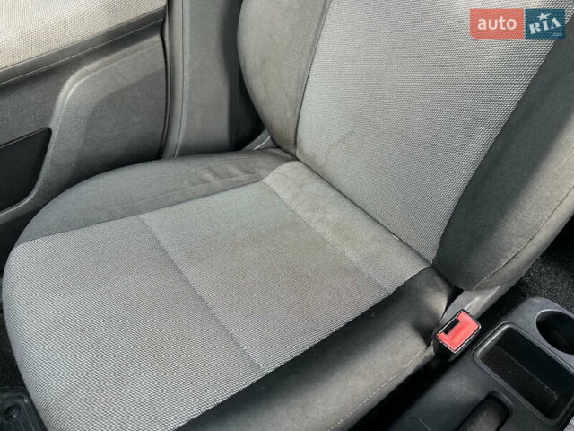 Черный Шкода Фабия, объемом двигателя 1.2 л и пробегом 272 тыс. км за 4200 $, фото 16 на Automoto.ua