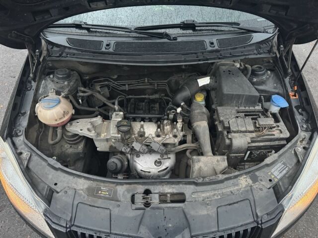 Черный Шкода Фабия, объемом двигателя 1.2 л и пробегом 200 тыс. км за 3950 $, фото 7 на Automoto.ua