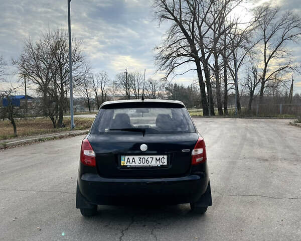 Черный Шкода Фабия, объемом двигателя 1.4 л и пробегом 230 тыс. км за 4400 $, фото 5 на Automoto.ua