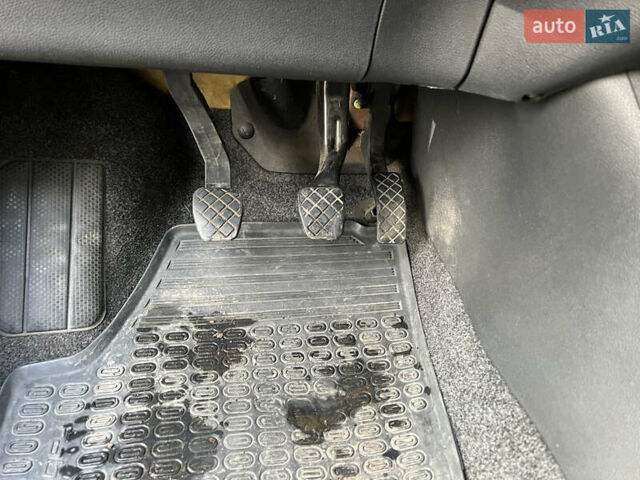 Черный Шкода Фабия, объемом двигателя 1.2 л и пробегом 272 тыс. км за 4200 $, фото 13 на Automoto.ua