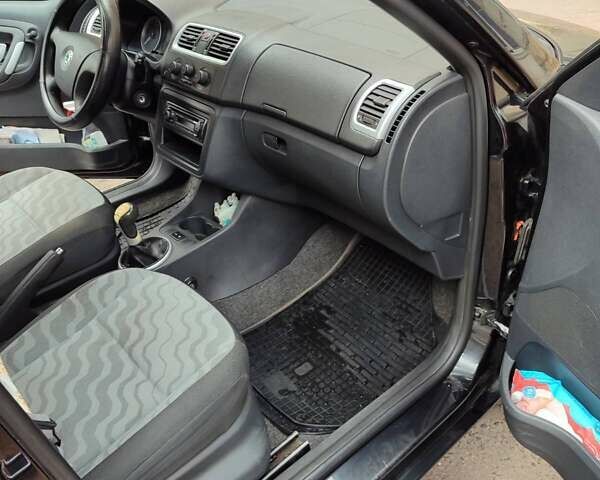 Шкода Фабия 2008 в Одессе на Automoto.ua Черный Шкода Фабия, объемом двигателя 1.39 л и пробегом 201 тыс. км за 4500 $, фото 4 на Automoto.ua