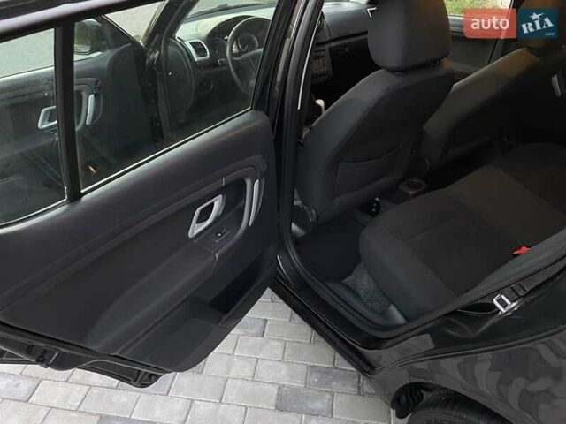 Черный Шкода Фабия, объемом двигателя 1.6 л и пробегом 190 тыс. км за 6400 $, фото 13 на Automoto.ua