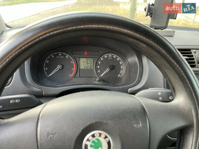 Черный Шкода Фабия, объемом двигателя 1.2 л и пробегом 272 тыс. км за 4200 $, фото 11 на Automoto.ua