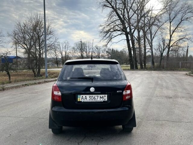 Черный Шкода Фабия, объемом двигателя 1.4 л и пробегом 230 тыс. км за 4400 $, фото 5 на Automoto.ua