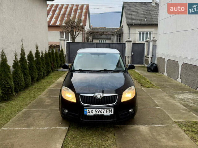 Черный Шкода Фабия, объемом двигателя 1.4 л и пробегом 250 тыс. км за 4000 $, фото 1 на Automoto.ua