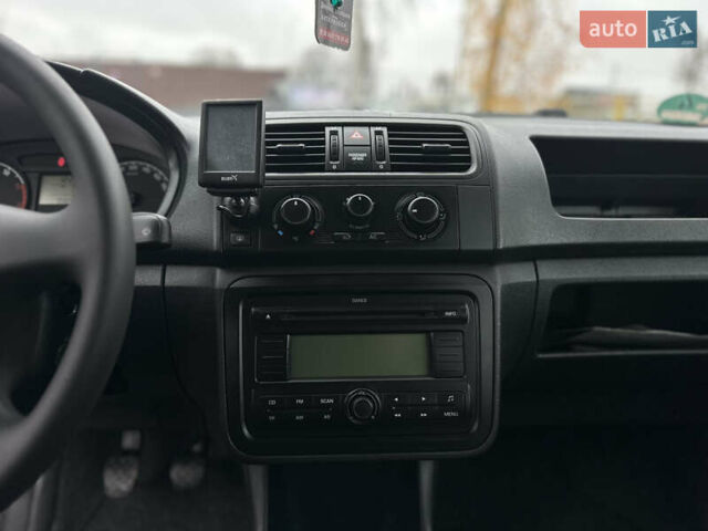 Черный Шкода Фабия, объемом двигателя 1.2 л и пробегом 95 тыс. км за 5200 $, фото 27 на Automoto.ua