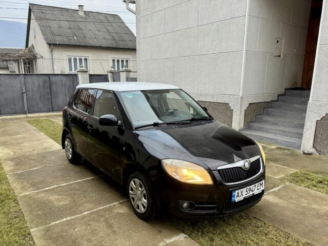 Черный Шкода Фабия, объемом двигателя 1.4 л и пробегом 250 тыс. км за 4100 $, фото 1 на Automoto.ua