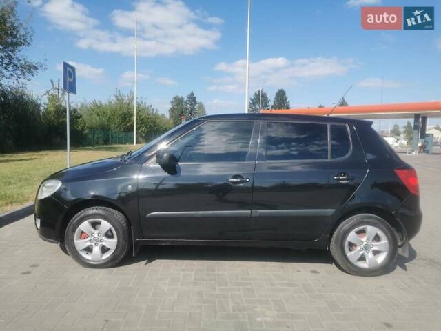 Черный Шкода Фабия, объемом двигателя 1.39 л и пробегом 300 тыс. км за 3800 $, фото 2 на Automoto.ua