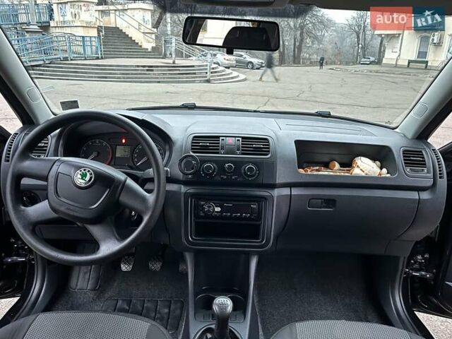 Черный Шкода Фабия, объемом двигателя 1.2 л и пробегом 229 тыс. км за 6000 $, фото 5 на Automoto.ua