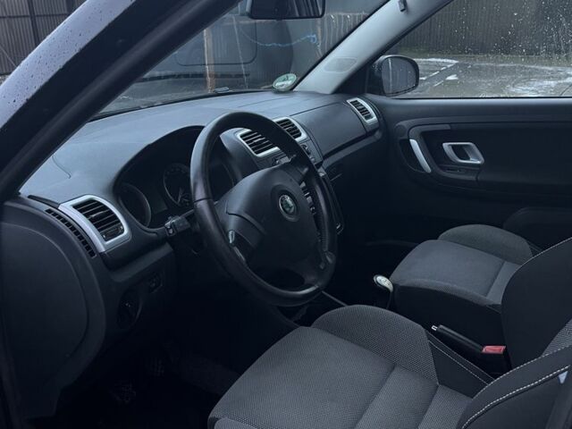 Черный Шкода Фабия, объемом двигателя 1.4 л и пробегом 192 тыс. км за 4999 $, фото 9 на Automoto.ua