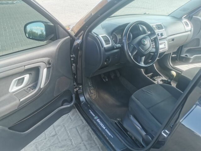 Черный Шкода Фабия, объемом двигателя 1.4 л и пробегом 291 тыс. км за 3800 $, фото 8 на Automoto.ua