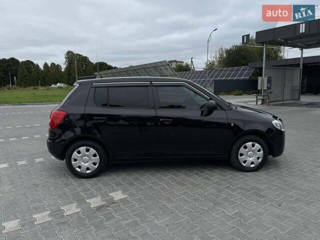Черный Шкода Фабия, объемом двигателя 1.2 л и пробегом 250 тыс. км за 4400 $, фото 4 на Automoto.ua