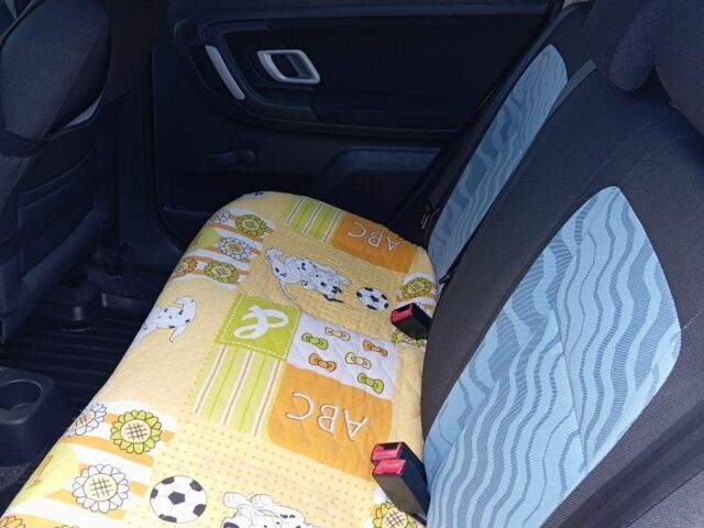 Черный Шкода Фабия, объемом двигателя 1.4 л и пробегом 168 тыс. км за 5600 $, фото 6 на Automoto.ua