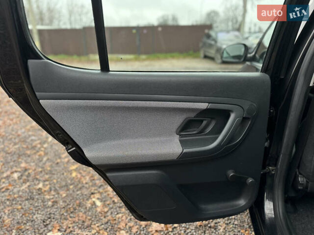 Черный Шкода Фабия, объемом двигателя 1.2 л и пробегом 95 тыс. км за 5200 $, фото 28 на Automoto.ua