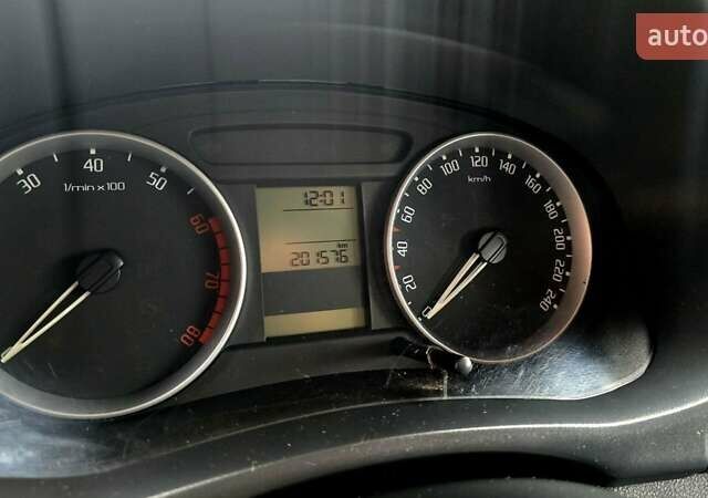 Чорний Шкода Фабія, об'ємом двигуна 1.6 л та пробігом 201 тис. км за 7999 $, фото 35 на Automoto.ua